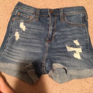 Hollister ultra high rise short 3